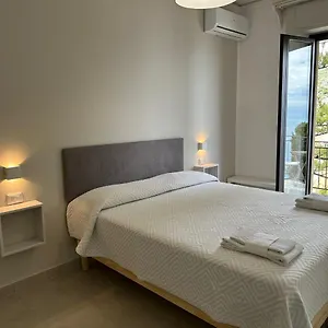 mira-taormina-rooms.taorminaitalyhotels.com/